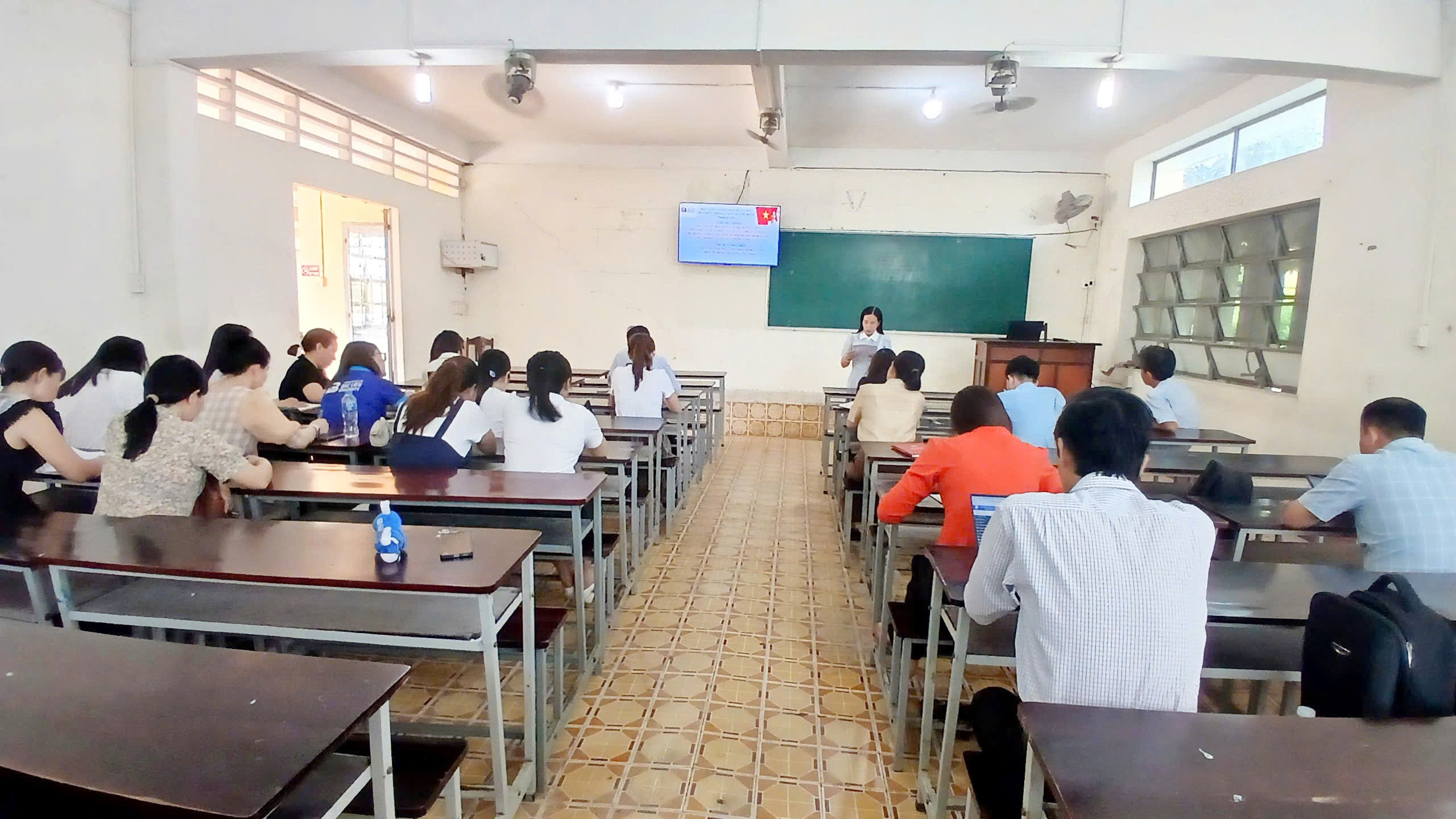 KHOA KINH TẾ VÀ LUẬT TỔ CHỨC BUỔI SINH HOẠT HỌC TẬP VÀ LÀM THEO TƯ TƯỞNG, ĐẠO ĐỨC VÀ PHONG CÁCH HỒ CHÍ MINH THÁNG 3 NĂM 2026